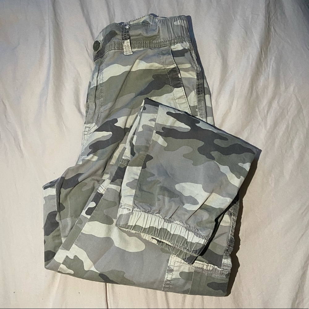 American Eagle Camo Cargos